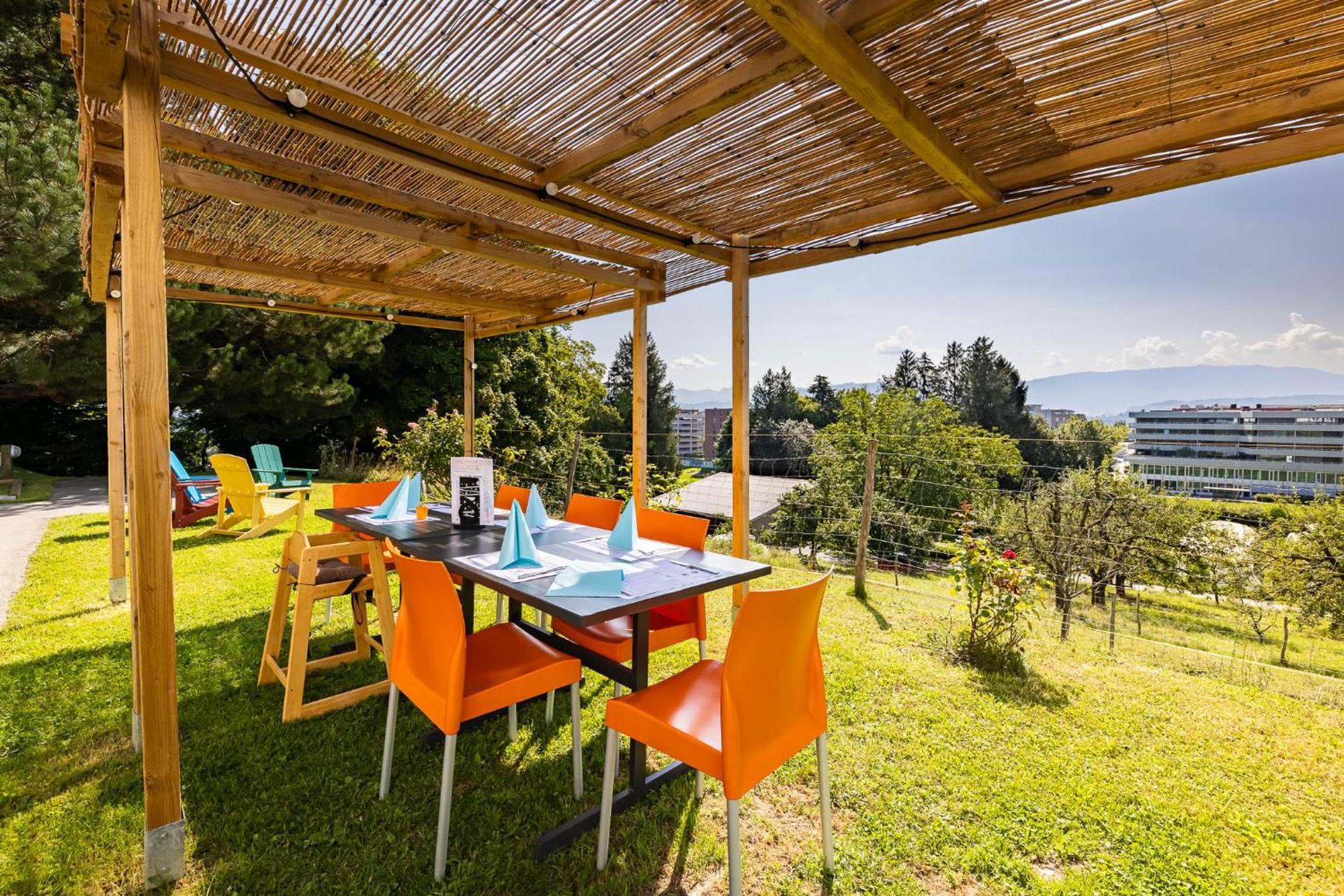 Отель Le Domaine Villars-Sur-Glane Экстерьер фото