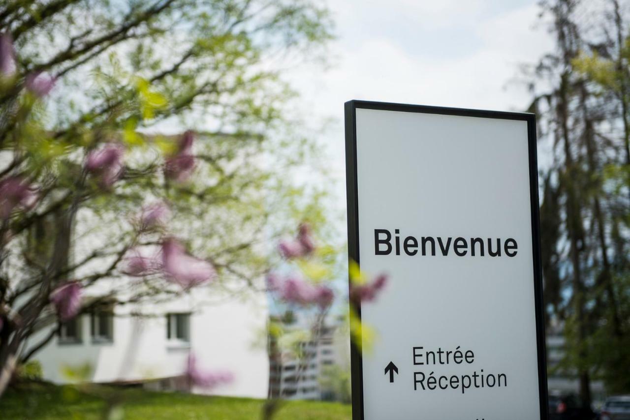 Отель Le Domaine Villars-Sur-Glane Экстерьер фото