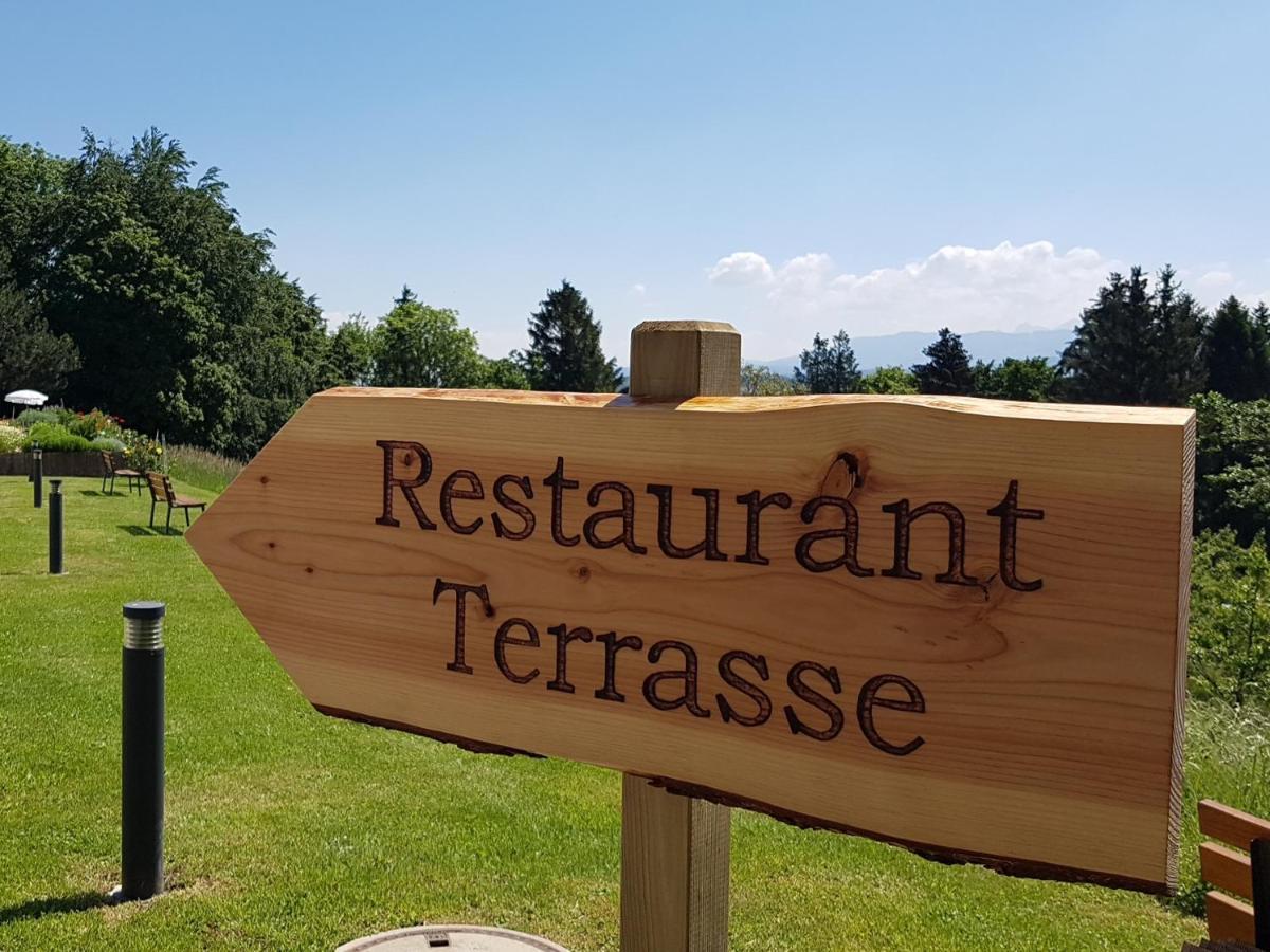 Отель Le Domaine Villars-Sur-Glane Экстерьер фото